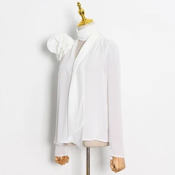 TWOTWINSTYLE Balta Minimalistiniai Marškinėliai Moterims Tutleneck ilgomis Rankovėmis Kratinys Didelis Gėlių Tuščiaviduriai Iš Marškiniai Moterų Mados 2021